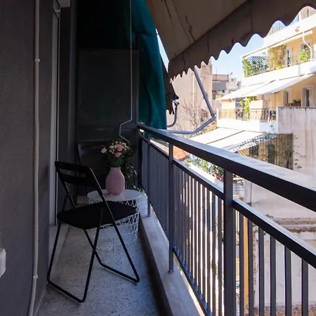 Luxury 2 Bedroom In Center Apartment *