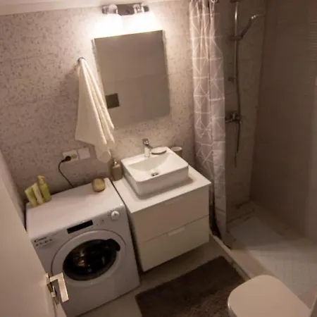Luxury 2 Bedroom In Center *