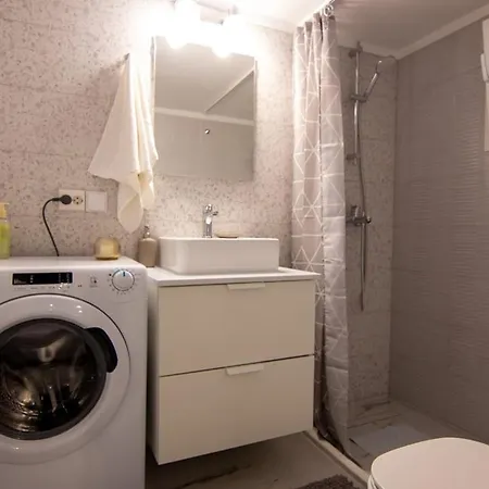 Luxury 2 Bedroom In Center Apartment