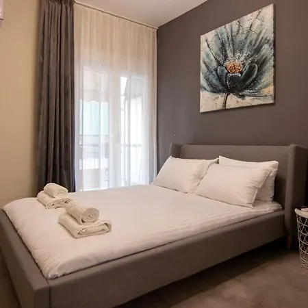 Luxury 2 Bedroom In Center *