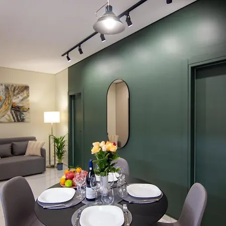 Luxury 2 Bedroom In Center Apartment