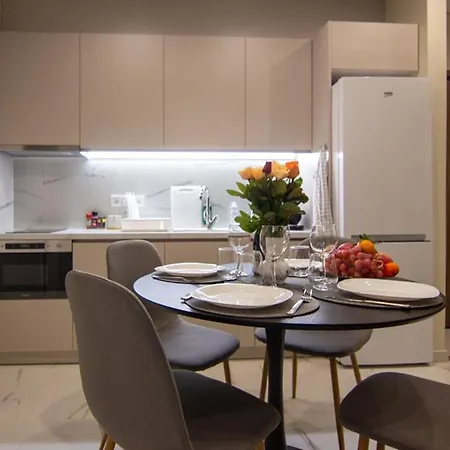 Luxury 2 Bedroom In Center Apartment
